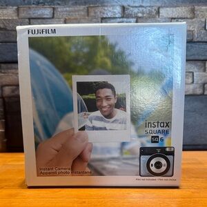 Fujifilm Instax Square SQ6 Instant Camera - Black and White